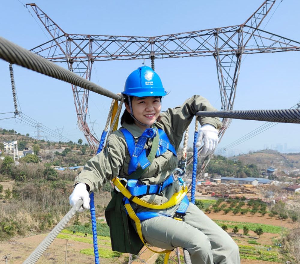 高压线上的“舞者” 史明君